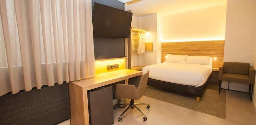 Imagen de la habitación del Hotel A Pamplona. Foto 13