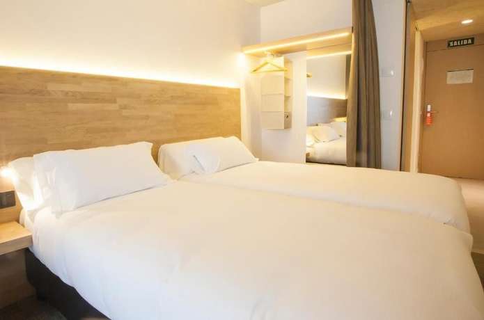 Imagen de la habitación del Hotel A Pamplona. Foto 15