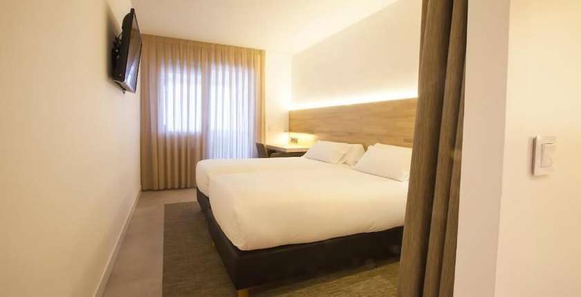 Imagen de la habitación del Hotel A Pamplona. Foto 16