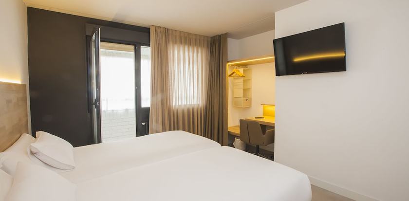 Imagen de la habitación del Hotel A Pamplona. Foto 19