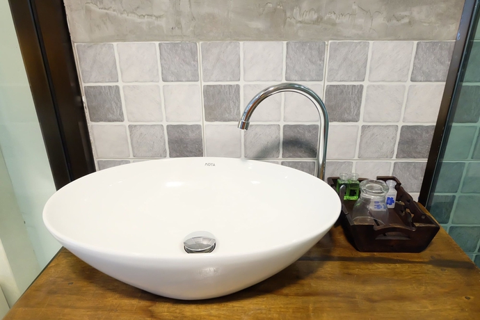 Imagen de la habitación del Hotel A Plus Deluxe. Foto 12