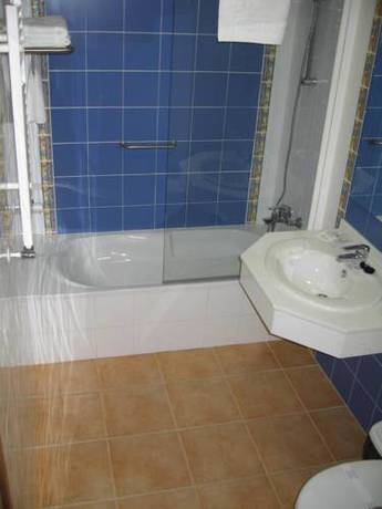 Imagen de la habitación del Hotel A Raíña. Foto 4