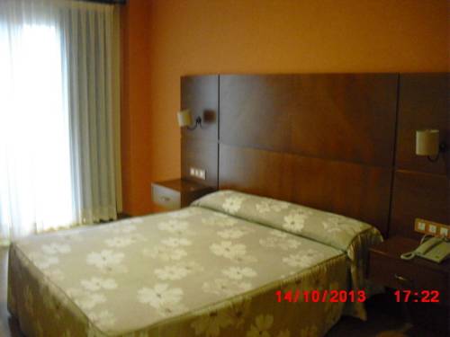 Imagen de la habitación del Hotel A Raíña. Foto 8