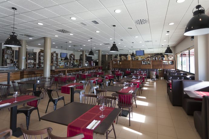 Imagen del bar/restaurante del Hotel A Roldana. Foto 3