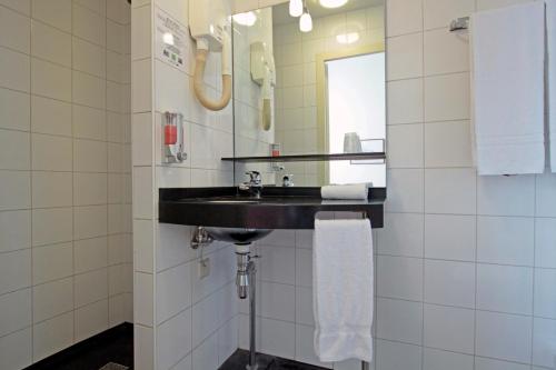 Imagen de la habitación del Hotel A Train. Foto 10