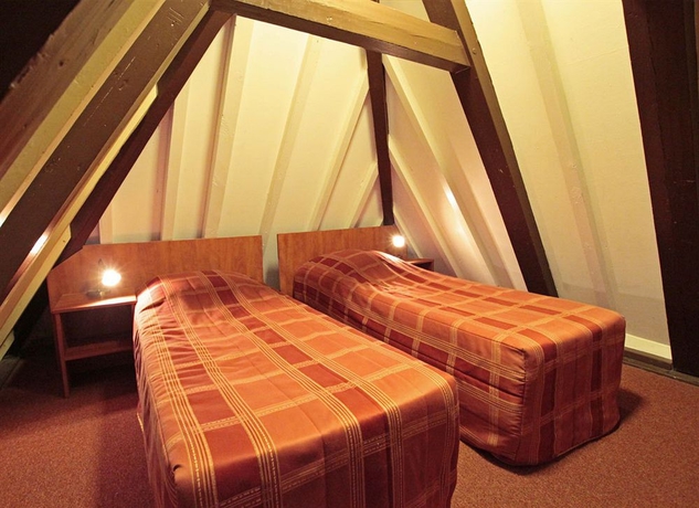 Imagen de la habitación del Hotel A Train. Foto 12