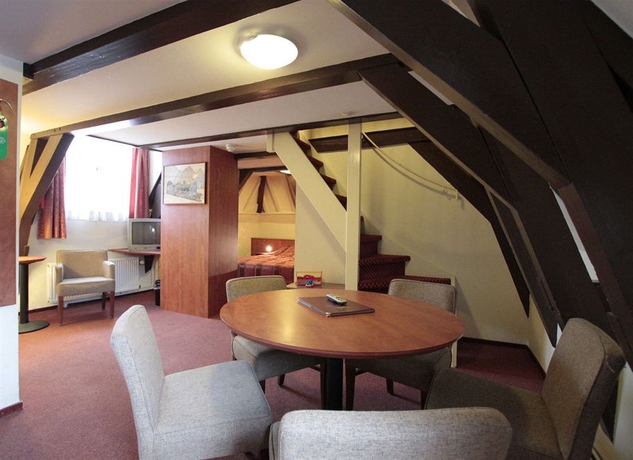 Imagen de la habitación del Hotel A Train. Foto 13