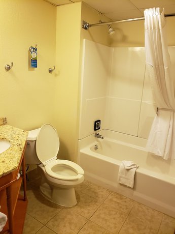 Imagen de la habitación del Hotel A Victory And Suites. Foto 2