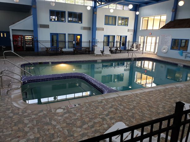 Imagen de la piscina del Hotel A Victory And Suites. Foto 8