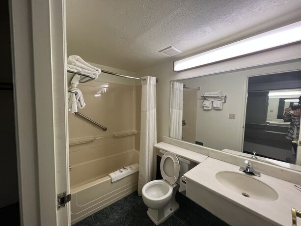 Imagen de la habitación del Hotel A Victory Inn - West Dearborn. Foto 12