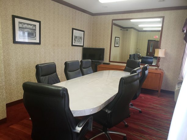Imagen de los interiores del Hotel A Victory Suites Warren. Foto 13