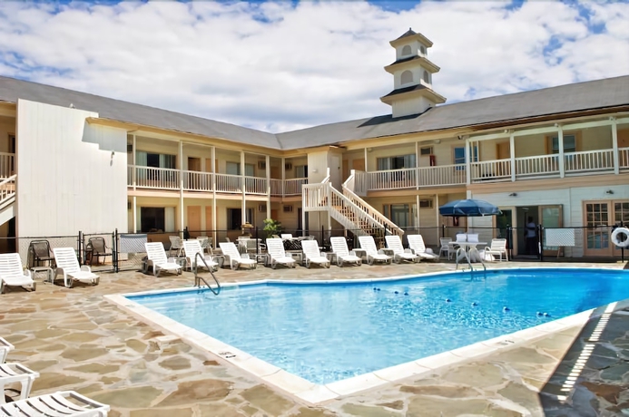 Imagen de la piscina del Hotel A Wave Inn - Montauk. Foto 17