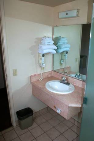 Imagen de la habitación del Hotel A1 Choice Inn. Foto 13