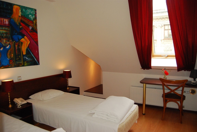 Imagen de la habitación del Hotel A1. Foto 9