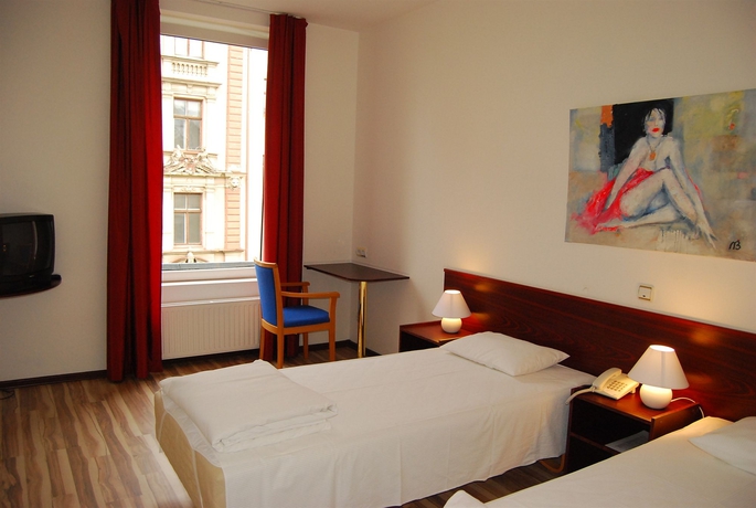 Imagen de la habitación del Hotel A1. Foto 10