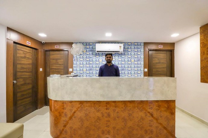 Imagen de los interiores del Hotel A1, Navrangpura. Foto 7