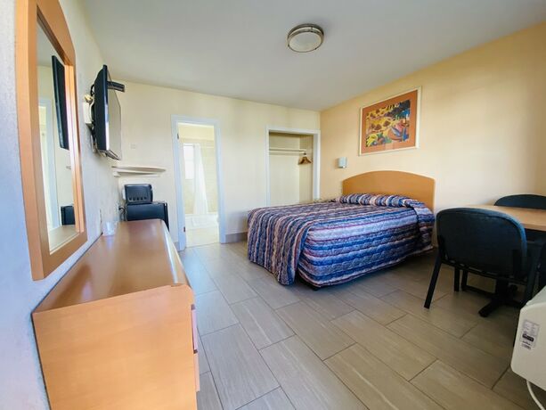 Imagen de la habitación del Hotel A1A Super Inn. Foto 17