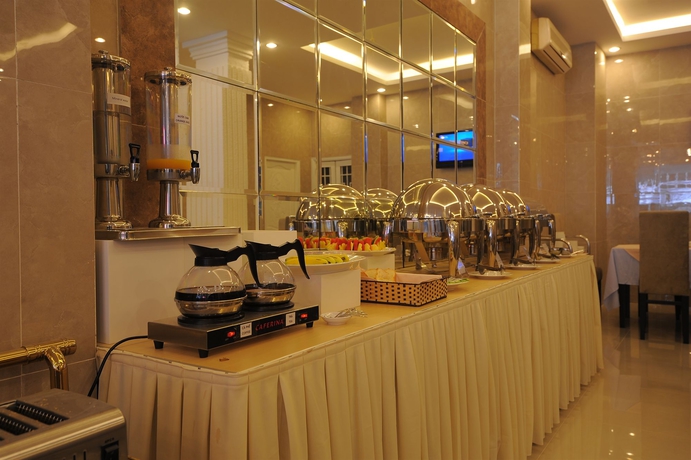 Imagen del bar/restaurante del Hotel A25 - 274 De Tham. Foto 2