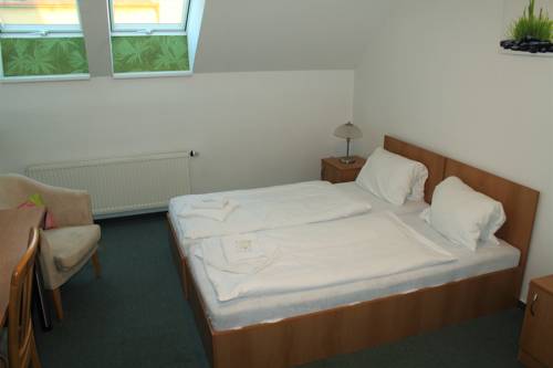 Imagen de la habitación del Hotel A3. Foto 10