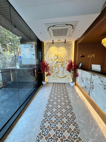 Imagen de los interiores del Hotel AASHRAYA VRINDAVAN. Foto 12