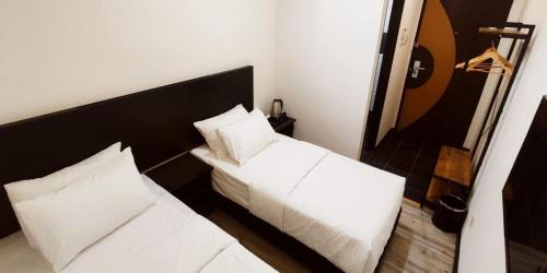 Imagen de la habitación del Hotel ABA. Foto 15