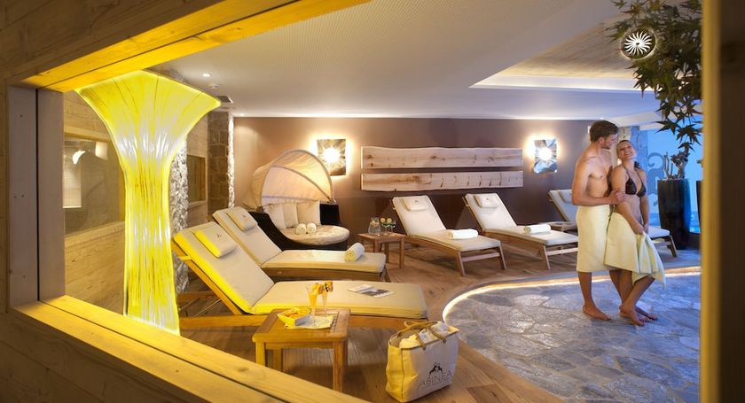 Imagen de la piscina del Hotel ABINEA Dolomiti Romantic Spa. Foto 18