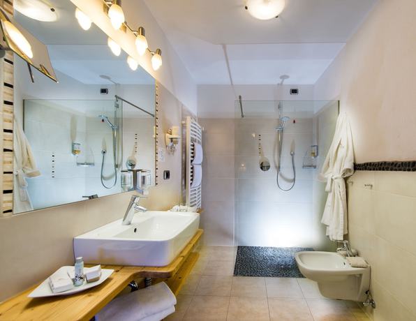 Imagen de la habitación del Hotel ABINEA Dolomiti Romantic Spa. Foto 10