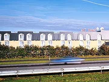 Imagen de los exteriores del Hotel AC. Foto 4