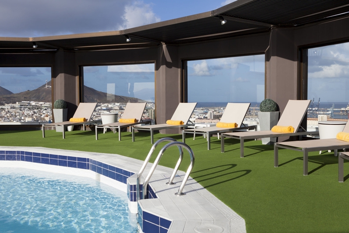 Imagen de la piscina del Hotel AC Hotel Gran Canaria by Marriott. Foto 14