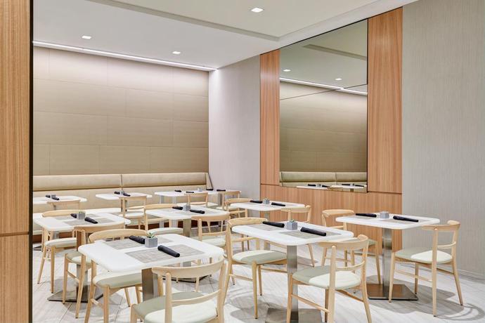 Imagen del bar/restaurante del Hotel AC Hotel Miami Aventura. Foto 2