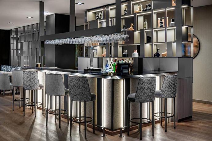 Imagen del bar/restaurante del Hotel AC Hotel Oviedo Forum by Marriott. Foto 8