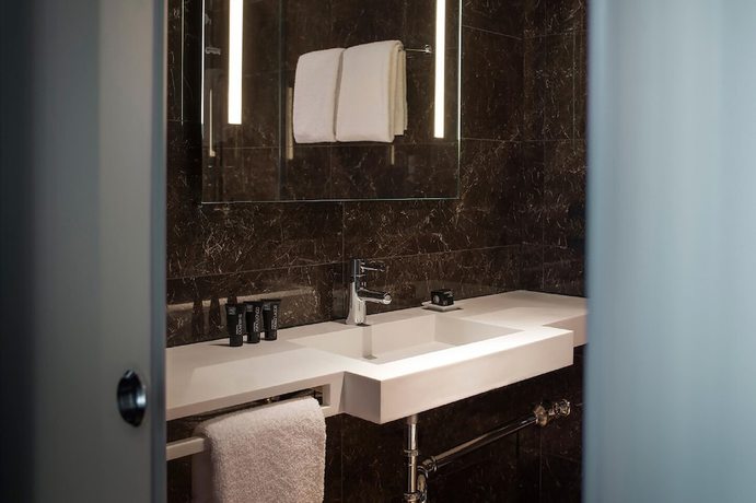 Imagen de la habitación del Hotel AC Hotel Santiago Costanera Center. Foto 13