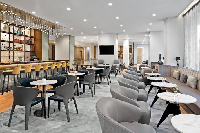 Imagen del bar/restaurante del Hotel AC Hotel by Marriott Columbus Downtown. Foto 3