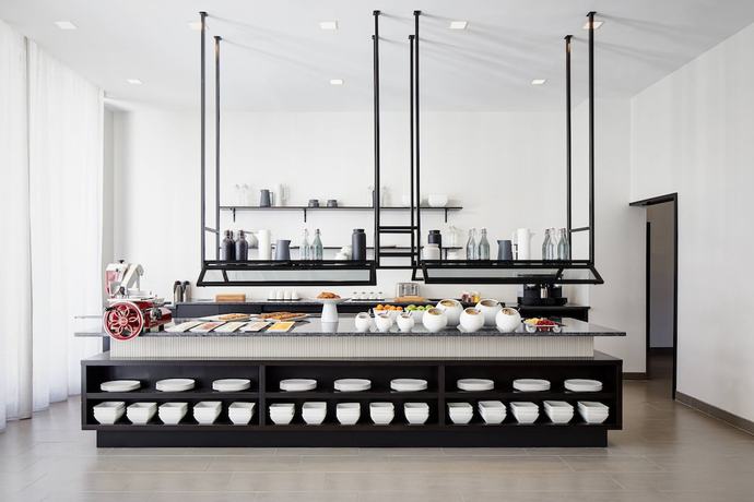 Imagen del bar/restaurante del Hotel AC Hotel by Marriott Fort Lauderdale Beach. Foto 3