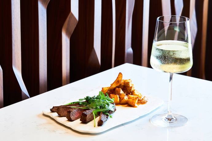 Imagen del bar/restaurante del Hotel AC Hotel by Marriott Houston Downtown. Foto 3