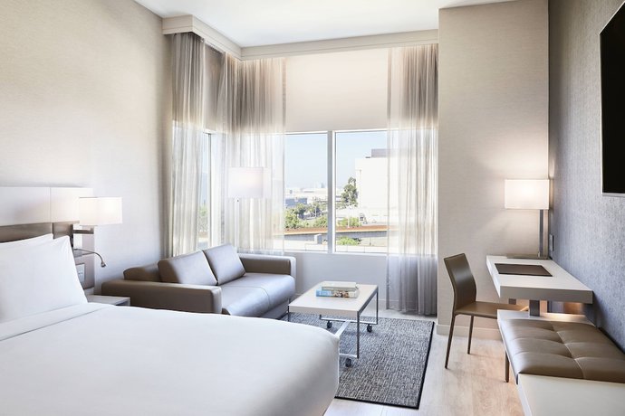 Imagen de la habitación del Hotel AC Hotel by Marriott Los Angeles South Bay. Foto 13