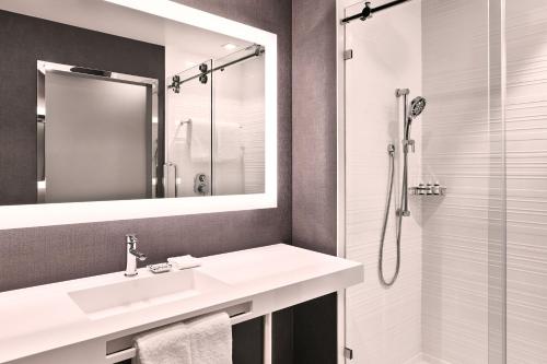 Imagen de la habitación del Hotel AC Hotel by Marriott Nashville Brentwood. Foto 19
