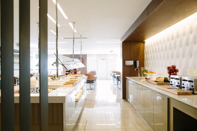 Imagen del bar/restaurante del Hotel AC Kansas City Plaza. Foto 6