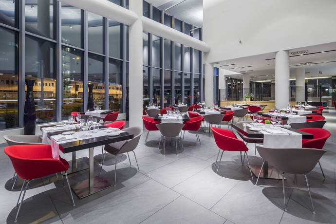 Imagen del bar/restaurante del Hotel AC Milan Sesto. Foto 8