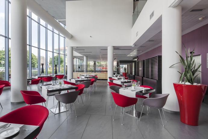 Imagen del bar/restaurante del Hotel AC Milan Sesto. Foto 9