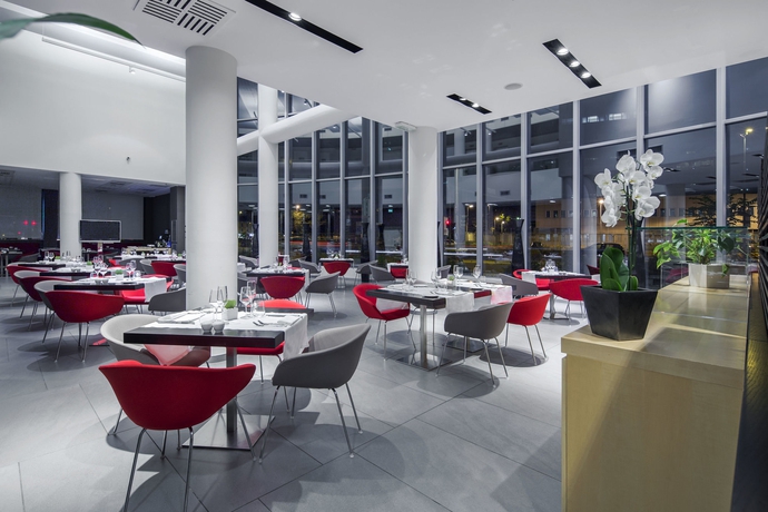 Imagen del bar/restaurante del Hotel AC Milan Sesto. Foto 10