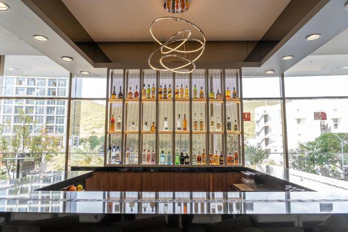 Imagen del bar/restaurante del Hotel AC Monterrey Valle. Foto 2