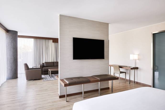 Imagen de los exteriores del Hotel AC by Marriott Phoenix Biltmore. Foto 10