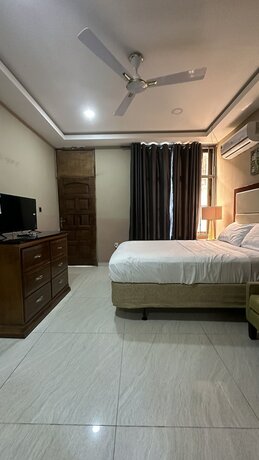 Imagen de la habitación del Hotel ACHIE SUITES. Foto 17