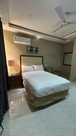 Imagen de la habitación del Hotel ACHIE SUITES. Foto 19