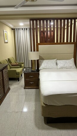 Imagen de la habitación del Hotel ACHIE SUITES. Foto 20