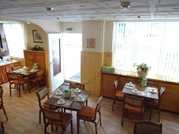 Imagen del bar/restaurante del Hotel ADAM, Charlottenburg. Foto 4