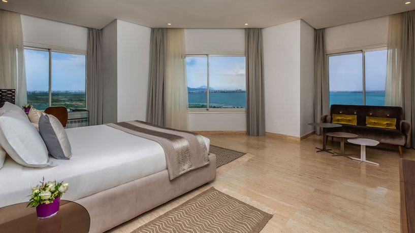 Imagen de la habitación del Hotel ADAM Suites. Foto 13