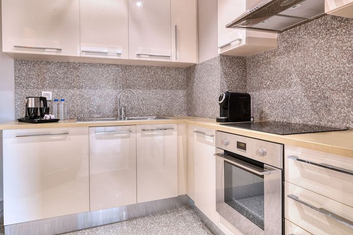 Imagen de la habitación del Hotel ADAM Suites. Foto 17