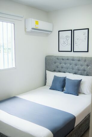 Imagen de la habitación del Hotel ADAZ Mediterraneo. Foto 15